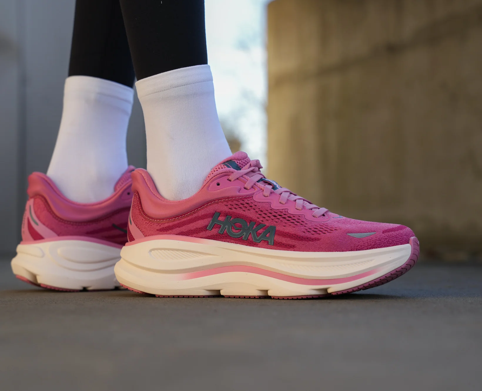 hoka-bondi-9-w-lingonberry-cranberry-hemsedal-sport-rask-levering